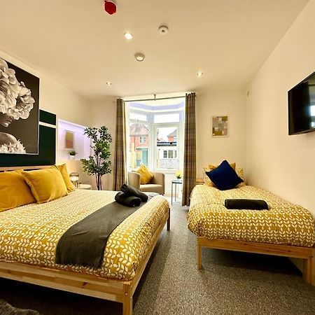 Massive New 8 Bedroom House Sleeps Up To 21 - Accepts Groups - Great Location - Free Parking - Fast Wifi - Smart Tvs - Sleeps Up To 21 People - Close To Bournemouth & Poole Town Centre & Sandbanks 外观 照片