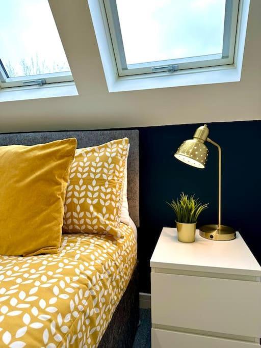 Massive New 8 Bedroom House Sleeps Up To 21 - Accepts Groups - Great Location - Free Parking - Fast Wifi - Smart Tvs - Sleeps Up To 21 People - Close To Bournemouth & Poole Town Centre & Sandbanks 外观 照片