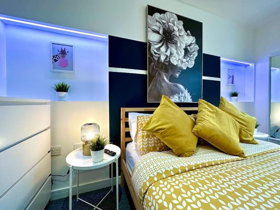 Massive New 8 Bedroom House Sleeps Up To 21 - Accepts Groups - Great Location - Free Parking - Fast Wifi - Smart Tvs - Sleeps Up To 21 People - Close To Bournemouth & Poole Town Centre & Sandbanks 外观 照片