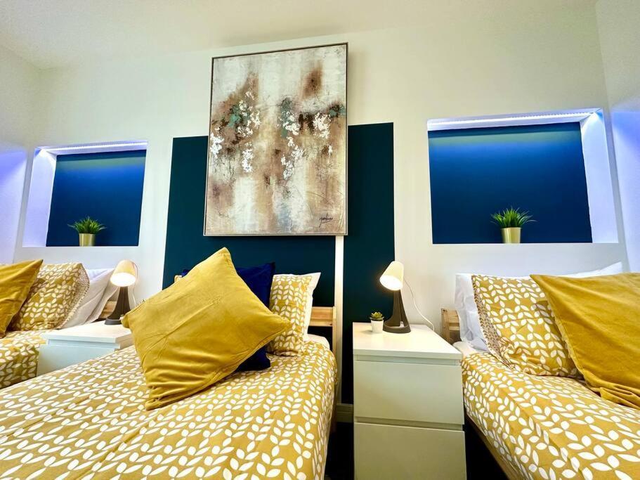 Massive New 8 Bedroom House Sleeps Up To 21 - Accepts Groups - Great Location - Free Parking - Fast Wifi - Smart Tvs - Sleeps Up To 21 People - Close To Bournemouth & Poole Town Centre & Sandbanks 外观 照片