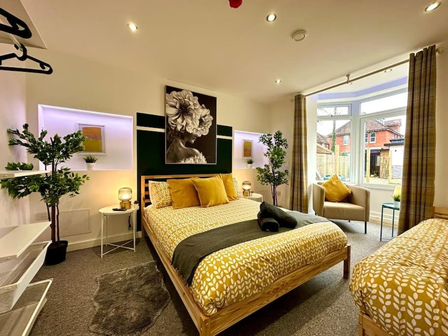 Massive New 8 Bedroom House Sleeps Up To 21 - Accepts Groups - Great Location - Free Parking - Fast Wifi - Smart Tvs - Sleeps Up To 21 People - Close To Bournemouth & Poole Town Centre & Sandbanks 外观 照片