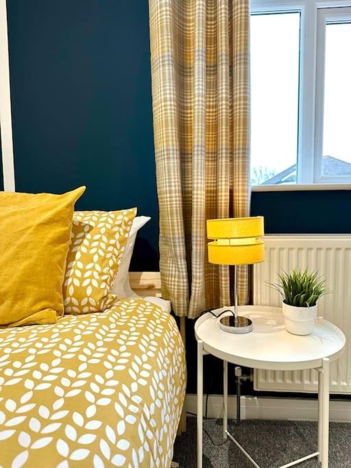 Massive New 8 Bedroom House Sleeps Up To 21 - Accepts Groups - Great Location - Free Parking - Fast Wifi - Smart Tvs - Sleeps Up To 21 People - Close To Bournemouth & Poole Town Centre & Sandbanks 外观 照片