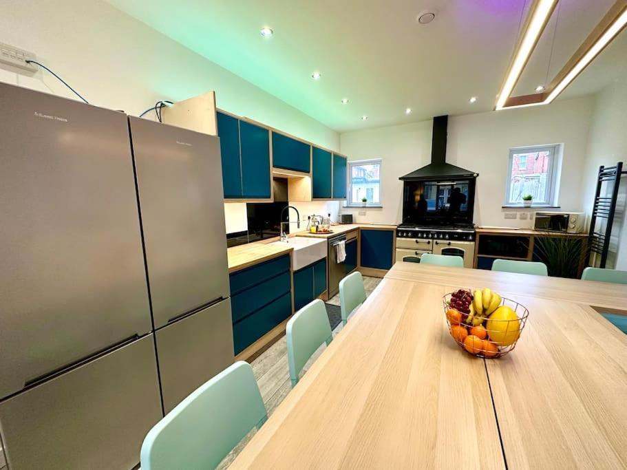 Massive New 8 Bedroom House Sleeps Up To 21 - Accepts Groups - Great Location - Free Parking - Fast Wifi - Smart Tvs - Sleeps Up To 21 People - Close To Bournemouth & Poole Town Centre & Sandbanks 外观 照片