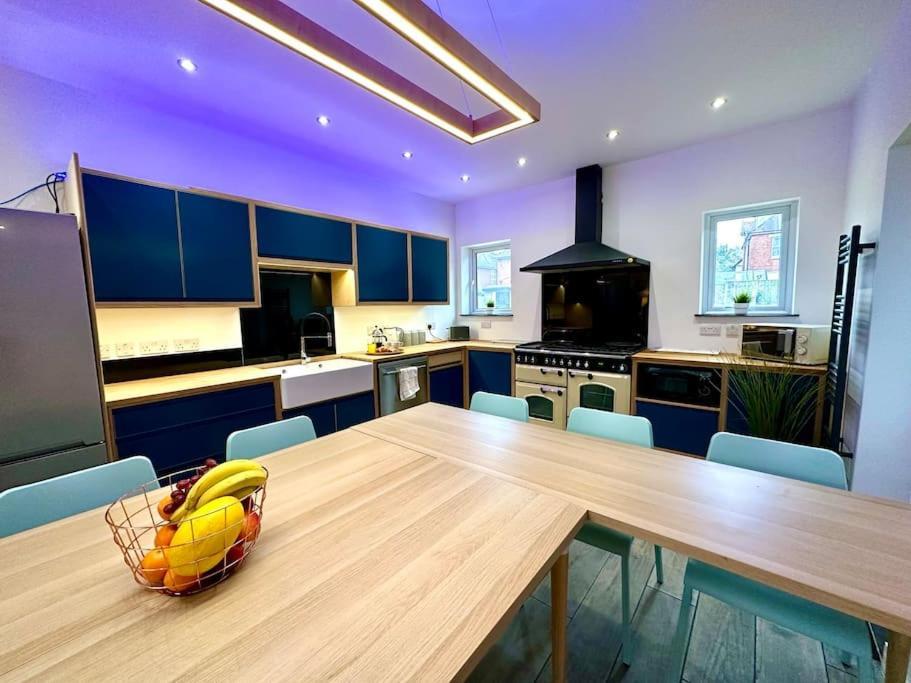 Massive New 8 Bedroom House Sleeps Up To 21 - Accepts Groups - Great Location - Free Parking - Fast Wifi - Smart Tvs - Sleeps Up To 21 People - Close To Bournemouth & Poole Town Centre & Sandbanks 外观 照片