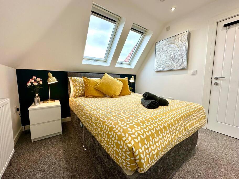 Massive New 8 Bedroom House Sleeps Up To 21 - Accepts Groups - Great Location - Free Parking - Fast Wifi - Smart Tvs - Sleeps Up To 21 People - Close To Bournemouth & Poole Town Centre & Sandbanks 外观 照片