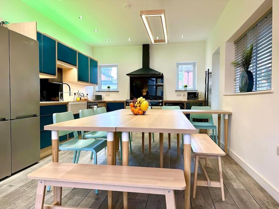 Massive New 8 Bedroom House Sleeps Up To 21 - Accepts Groups - Great Location - Free Parking - Fast Wifi - Smart Tvs - Sleeps Up To 21 People - Close To Bournemouth & Poole Town Centre & Sandbanks 外观 照片