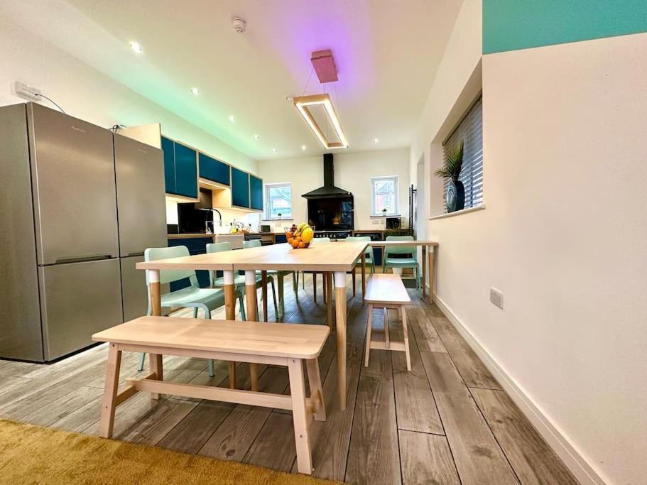Massive New 8 Bedroom House Sleeps Up To 21 - Accepts Groups - Great Location - Free Parking - Fast Wifi - Smart Tvs - Sleeps Up To 21 People - Close To Bournemouth & Poole Town Centre & Sandbanks 外观 照片