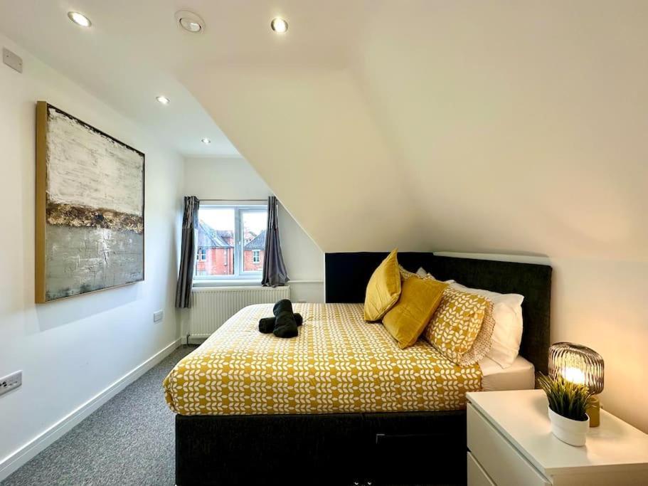 Massive New 8 Bedroom House Sleeps Up To 21 - Accepts Groups - Great Location - Free Parking - Fast Wifi - Smart Tvs - Sleeps Up To 21 People - Close To Bournemouth & Poole Town Centre & Sandbanks 外观 照片