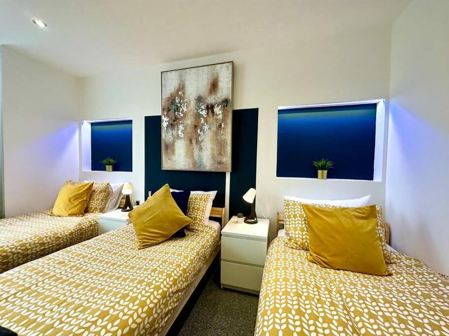 Massive New 8 Bedroom House Sleeps Up To 21 - Accepts Groups - Great Location - Free Parking - Fast Wifi - Smart Tvs - Sleeps Up To 21 People - Close To Bournemouth & Poole Town Centre & Sandbanks 外观 照片