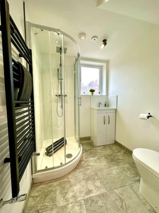 Massive New 8 Bedroom House Sleeps Up To 21 - Accepts Groups - Great Location - Free Parking - Fast Wifi - Smart Tvs - Sleeps Up To 21 People - Close To Bournemouth & Poole Town Centre & Sandbanks 外观 照片